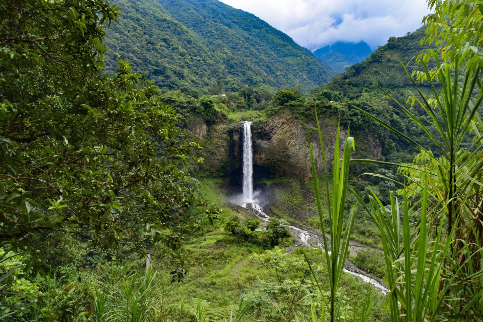 Cascada Manto de la Novia en Baños de Agua Santa Ecuador