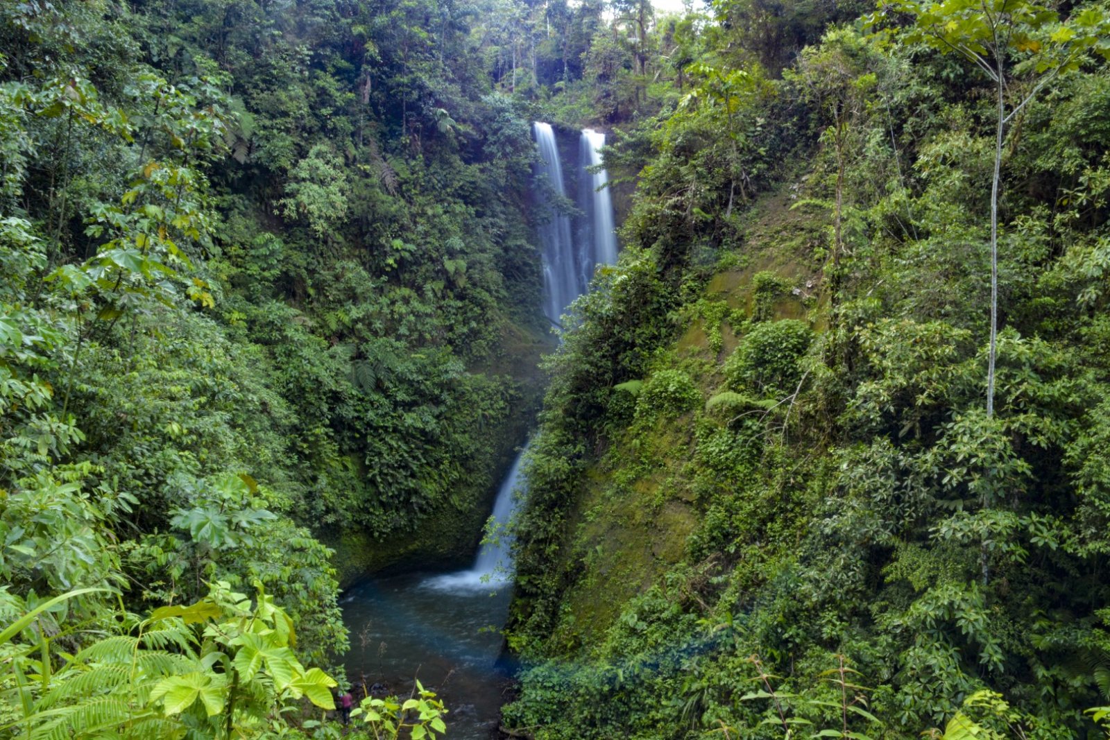Las Lajas waterfall in Santa Clara canton