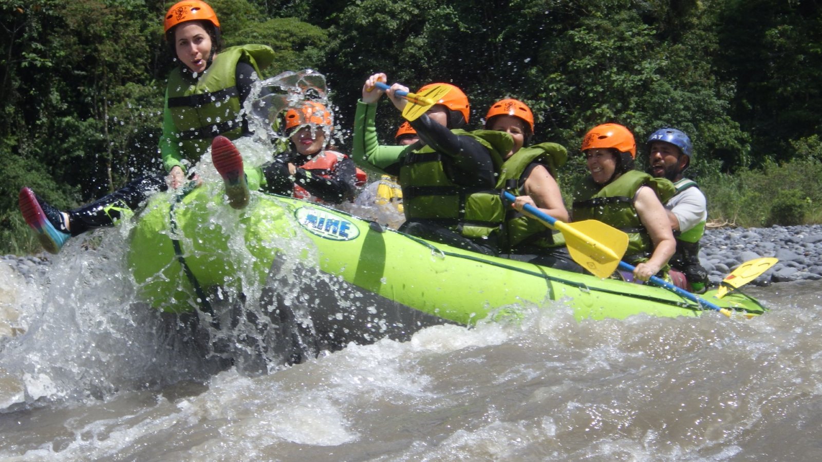 Rafting y Kayaking en el Río Pastaza desde la ciudad de Mera