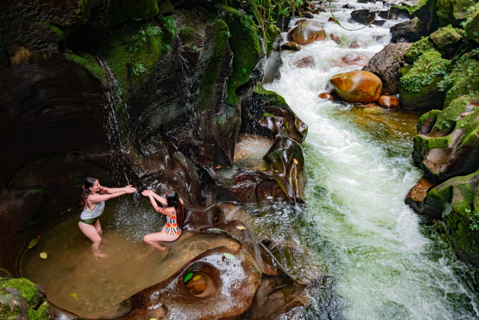 Tinajas del Río Anzu Mera Pastaza